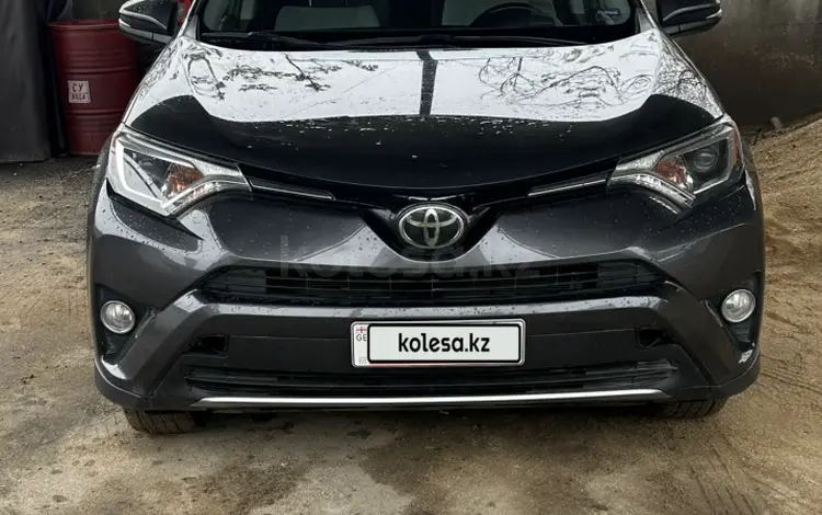 Toyota RAV4 2017 года за 8 200 000 тг. в Актау