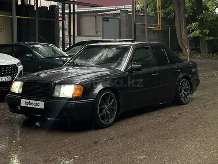 Mercedes-Benz E 320 1995 года за 2 000 000 тг. в Алматы – фото 2