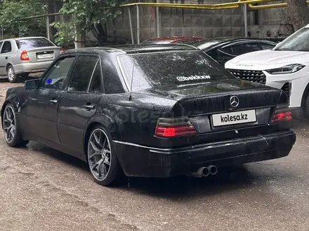 Mercedes-Benz E 320 1995 года за 2 000 000 тг. в Алматы