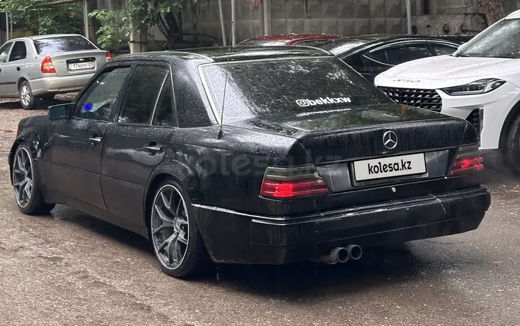 Mercedes-Benz E 320 1995 года за 2 000 000 тг. в Алматы