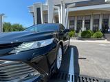 Toyota Camry 2019 года за 14 999 999 тг. в Алматы – фото 2