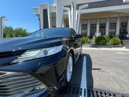 Toyota Camry 2019 года за 14 999 999 тг. в Алматы – фото 2