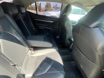 Toyota Camry 2019 года за 14 999 999 тг. в Алматы – фото 8