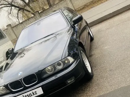 BMW 528 1999 года за 4 600 000 тг. в Алматы – фото 2