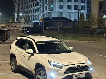 Toyota RAV4 2020 года за 14 500 000 тг. в Астана