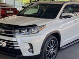 Toyota Highlander 2018 года за 23 800 000 тг. в Алматы – фото 5