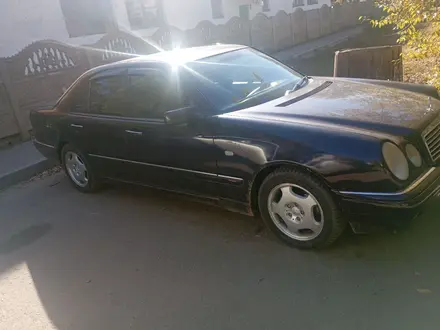 Mercedes-Benz E 230 1997 года за 2 400 000 тг. в Павлодар