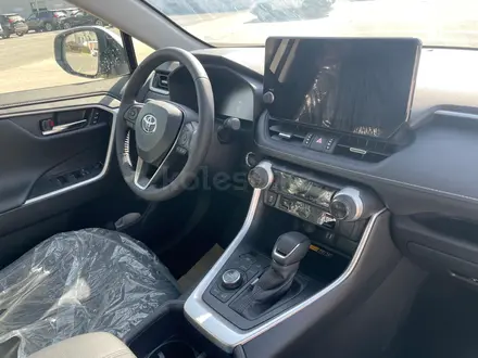Toyota RAV4 Luxe+ 2025 года за 21 500 000 тг. в Актобе – фото 11