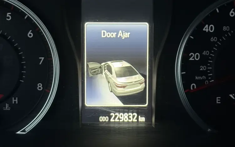 Toyota Camry 2017 года за 8 200 000 тг. в Атырау