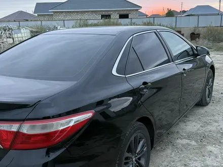 Toyota Camry 2017 года за 8 200 000 тг. в Атырау – фото 2