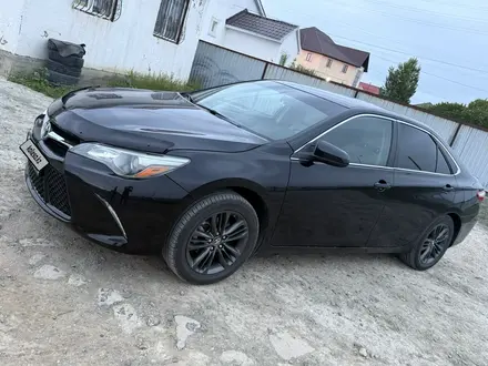Toyota Camry 2017 года за 8 200 000 тг. в Атырау – фото 4