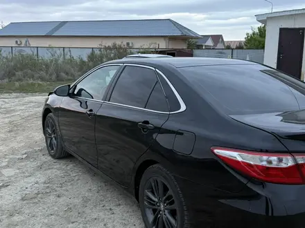 Toyota Camry 2017 года за 8 200 000 тг. в Атырау – фото 3