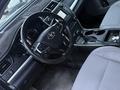 Toyota Camry 2017 года за 8 200 000 тг. в Атырау – фото 6
