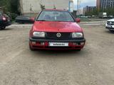 Volkswagen Vento 1993 года за 400 000 тг. в Астана – фото 2