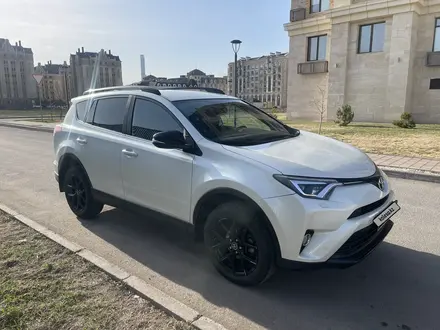 Toyota RAV4 2019 года за 14 000 000 тг. в Астана – фото 3