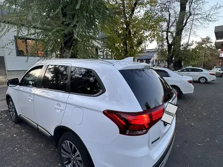 Mitsubishi Outlander 2020 года за 14 000 000 тг. в Алматы – фото 2