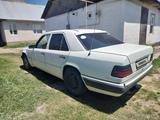 Mercedes-Benz E 200 1993 года за 600 000 тг. в Отеген-Батыр – фото 4