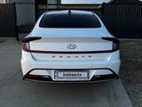 Hyundai Sonata 2023 года за 12 900 000 тг. в Атырау – фото 4