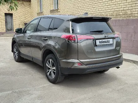 Toyota RAV4 2016 года за 9 800 000 тг. в Астана – фото 4