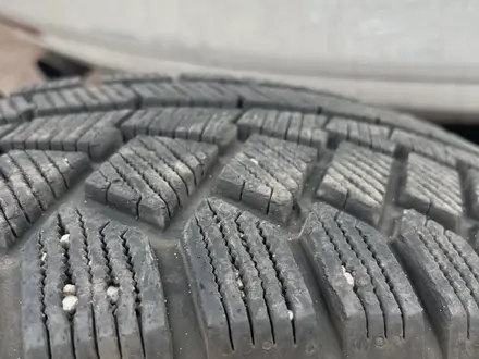 Зимние шины в хорошом состояние за 75 000 тг. в Атырау – фото 4