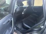 Toyota RAV4 2021 года за 13 800 000 тг. в Уральск – фото 4