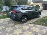 Toyota RAV4 2021 года за 13 800 000 тг. в Уральск