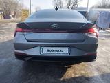 Hyundai Elantra 2022 годаfor7 800 000 тг. в Алматы – фото 5