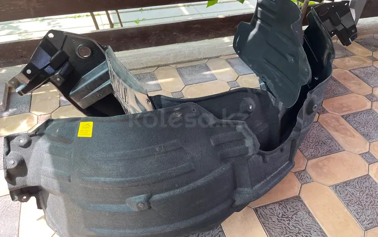 Подкрыльник Лексус Rx 350 2008-2012 за 15 000 тг. в Алматы