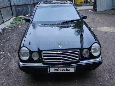 Mercedes-Benz E 320 1997 года за 5 200 000 тг. в Алматы – фото 3