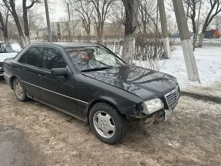 Mercedes-Benz C 220 1993 года за 1 000 000 тг. в Караганда