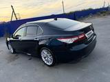 Toyota Camry 2019 года за 16 500 000 тг. в Атырау – фото 3