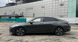 Hyundai Elantra 2023 годаfor8 700 000 тг. в Алматы – фото 2