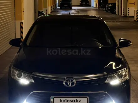 Toyota Camry 2017 года за 13 000 000 тг. в Алматы – фото 3