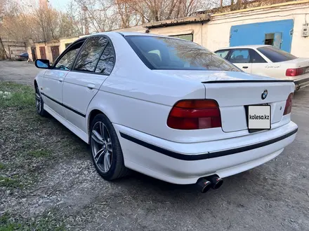 BMW 528 1999 года за 3 300 000 тг. в Караганда