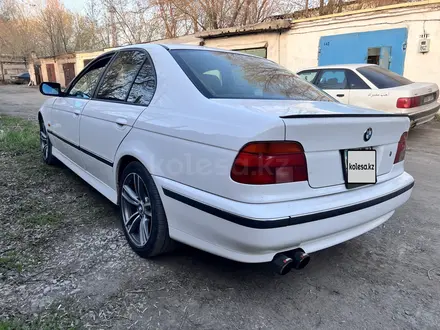 BMW 528 1999 года за 3 300 000 тг. в Караганда – фото 2