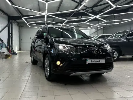 Toyota RAV4 2018 года за 15 000 000 тг. в Уральск – фото 2