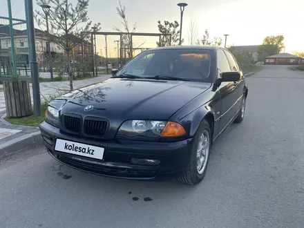 BMW 318 2001 года за 2 650 000 тг. в Астана