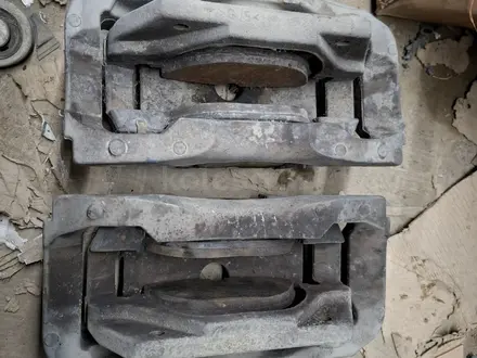 Тормозной суппорт на Audi A8, BMW F01 F02 F10 F07 за 20 000 тг. в Алматы – фото 4