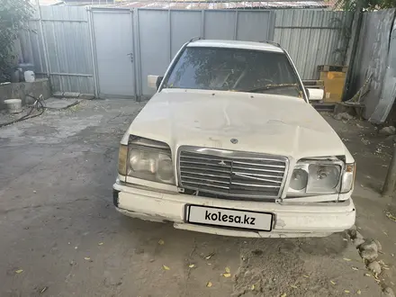 Mercedes-Benz E 200 1993 года за 1 250 000 тг. в Алматы