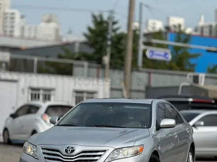 Toyota Camry 2010 года за 8 450 000 тг. в Алматы – фото 2