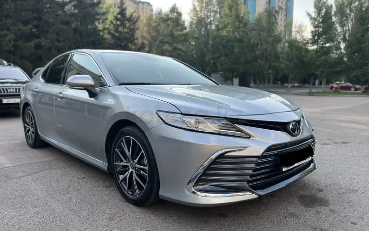 Toyota Camry 2021 года за 13 800 000 тг. в Астана