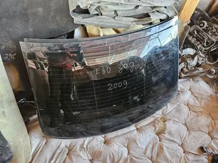 Лобовое стекло Задная на BMW E60 за 70 000 тг. в Шымкент