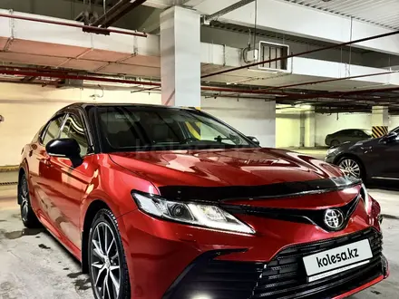 Toyota Camry 2021 года за 16 000 000 тг. в Астана