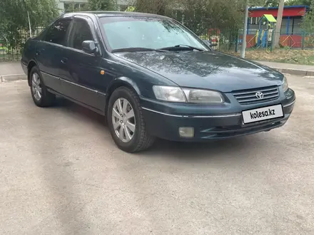 Toyota Camry 1997 года за 3 600 000 тг. в Павлодар – фото 2