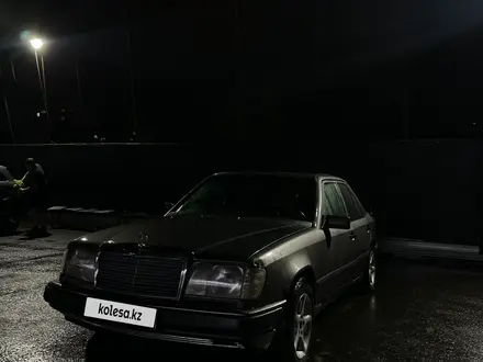 Mercedes-Benz E 230 1989 года за 700 000 тг. в Алматы