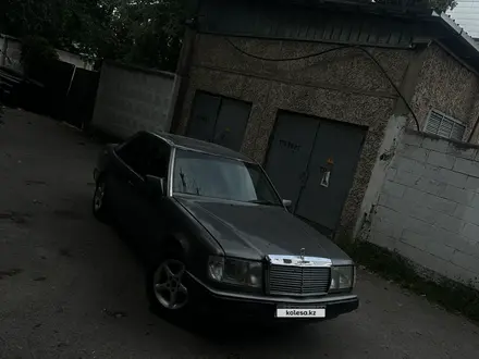 Mercedes-Benz E 230 1989 года за 700 000 тг. в Алматы – фото 7