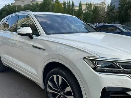 Volkswagen Touareg 2019 года за 29 588 888 тг. в Алматы – фото 3