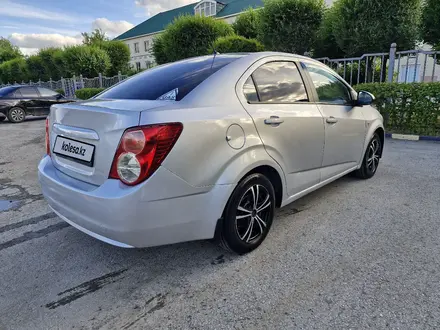 Chevrolet Aveo 2013 года за 2 750 000 тг. в Актобе – фото 3