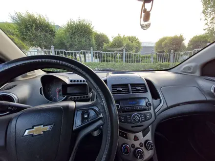Chevrolet Aveo 2013 года за 2 750 000 тг. в Актобе – фото 5