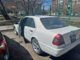 Mercedes-Benz C 200 1995 года за 1 700 000 тг. в Караганда – фото 2